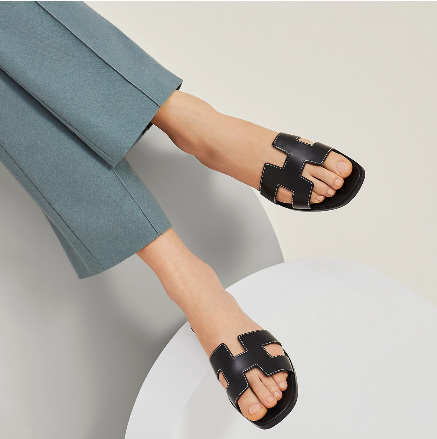 Alma Sandal in black