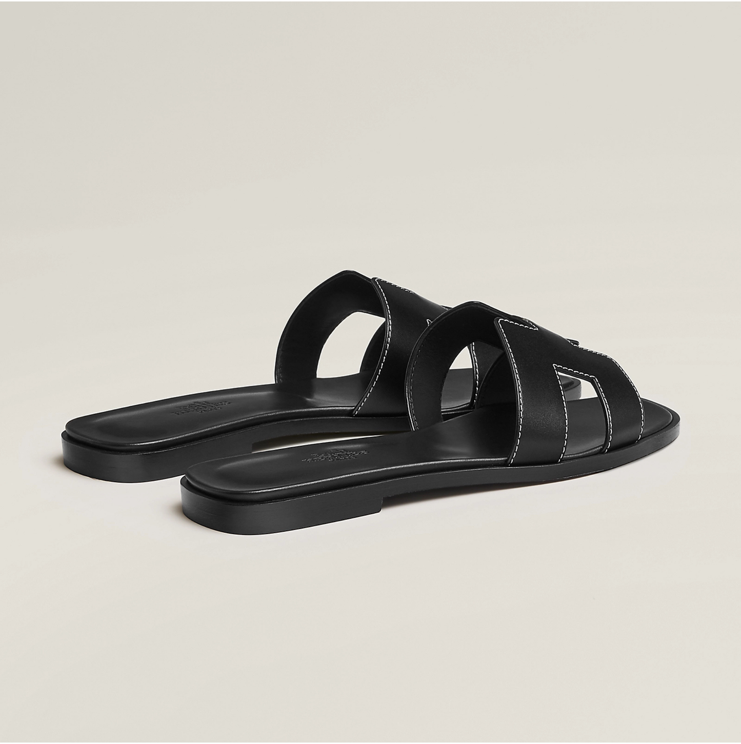 Alma Sandal in black