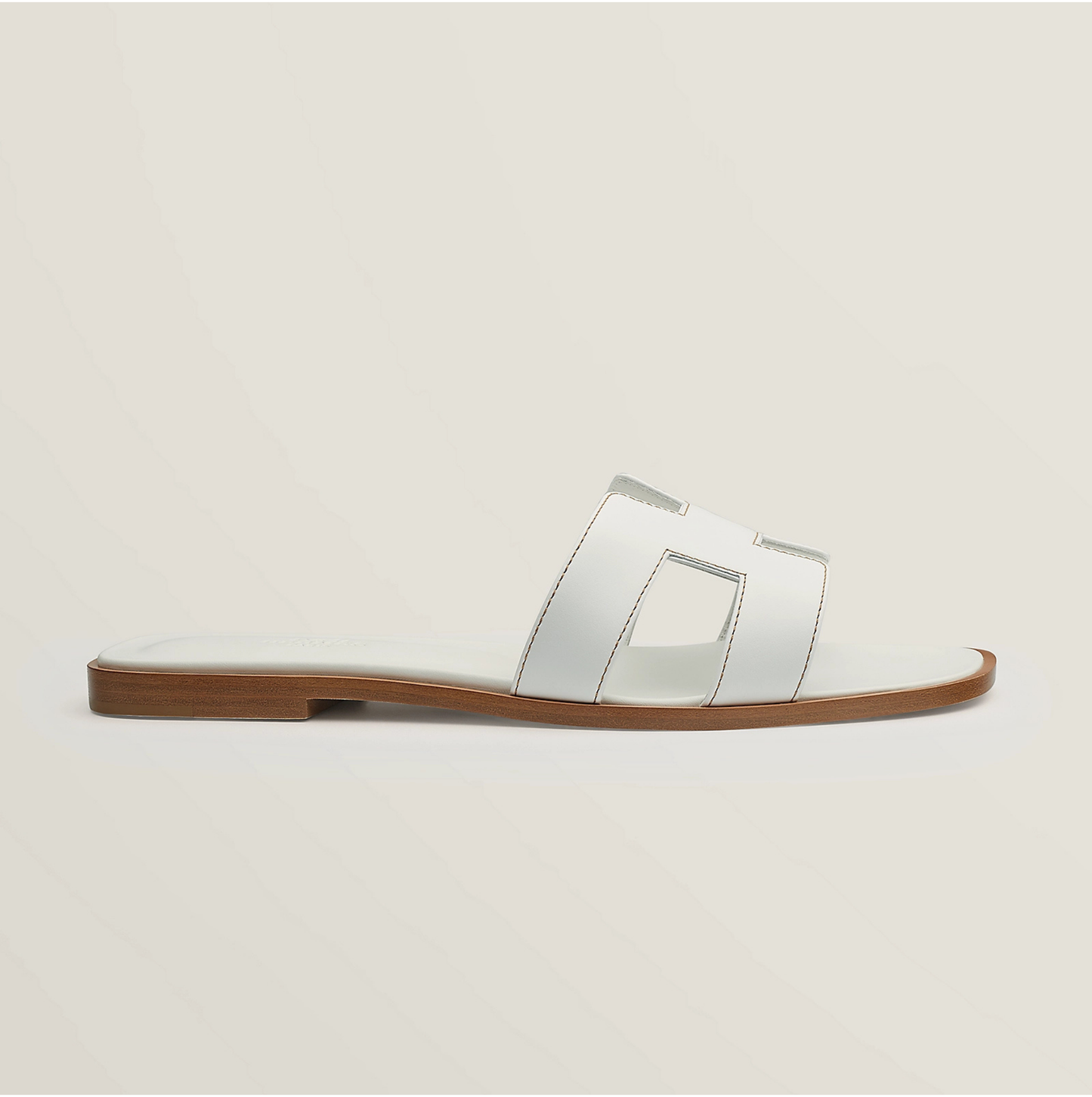 Alma Sandal in white