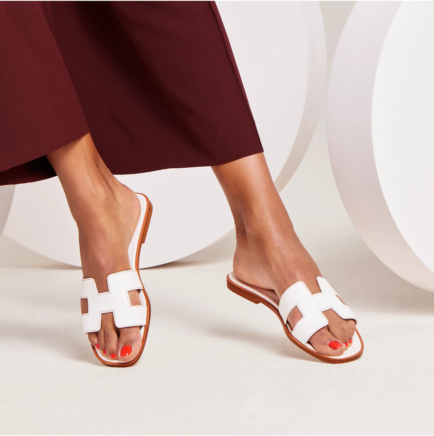 Alma Sandal in white